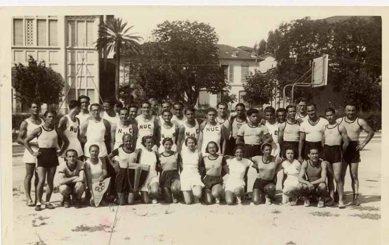 22 Membres du N.U.C. athlétisme au stade du XV° Corps à Nice en 1938