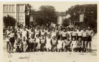 22 Athlètes du N.U.C. Athlétisme devant l'église Don Bosco à Nice 1938