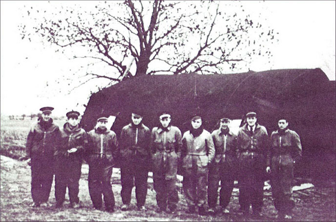 La 1ère escadrille du GC 1/5 à Suippes. Hiver 1939. Penzini, Brian, Bouvard, Morel, Accart, Muselli, Vuillemain, Marin La Meslée, Rey