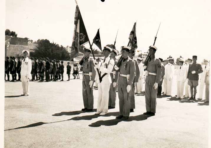 17 Penzini pilote _porte-drapeau_remise décorations_Algérie_juillet 1940