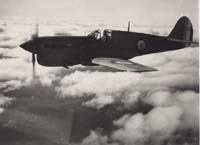 12 P40 au dessus des nuages : penzini en a piloté avec le GC 2/5 " La Fayette"