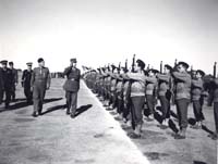 25 Oran La Sénia. Avril 1944 venue du Général de Gaulle. 