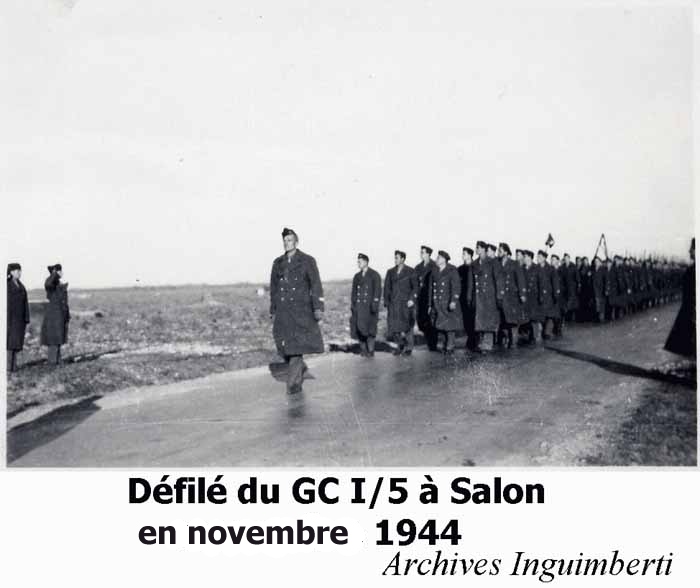 02 Défilé du GC 1/5 " Champagne" à Salon en novembre 1944
