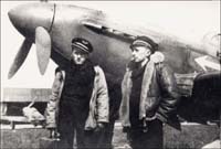 06 E. GILLE et A. REMY  devant un Yak3
