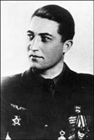 13 Le Général Louis Delfino, pilote au Normandie Niémen. 