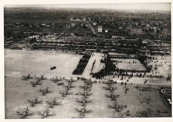 20. Arrivée des yak3 au Bourget, Paris, 20 juin 1945 .