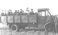 06. Les pilotes du N.N. convoyés en camion sur les routes boueuses avril 1945