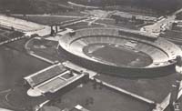 36. Le stade olympique de Berlin en 1947.